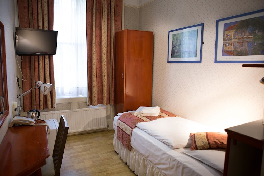 Shakespeare Hotel 14/67