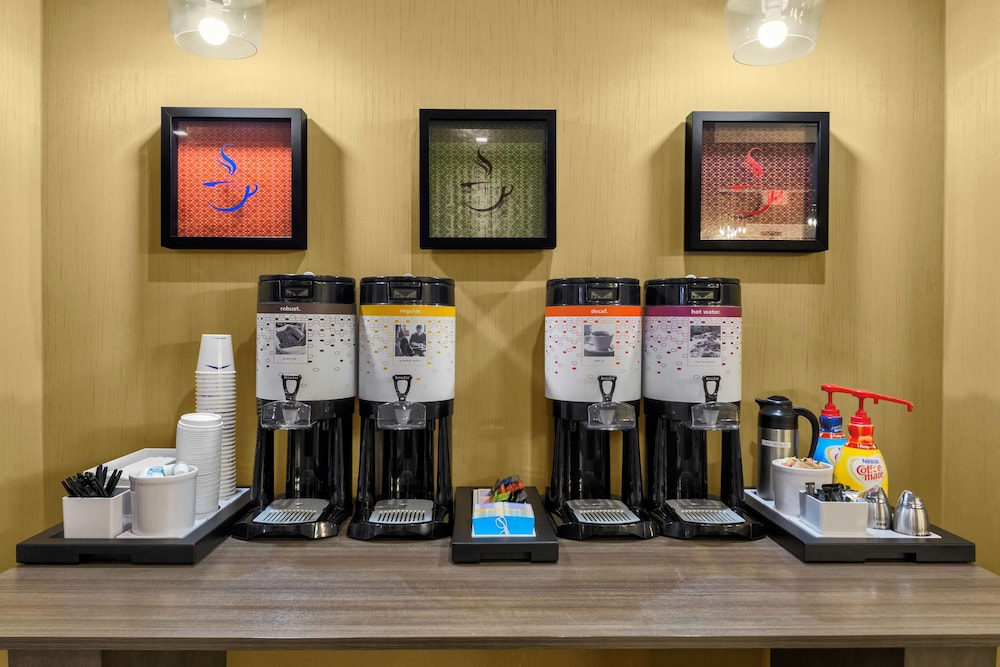 Hampton Inn & Suites Los Angeles/Hollywood 25/52