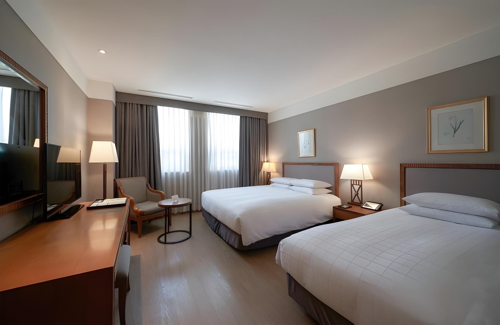 Super, Superior, Twin Beds