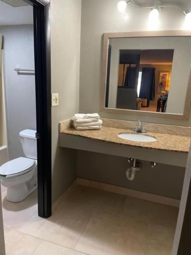 Guest Inn Lake City 28/29