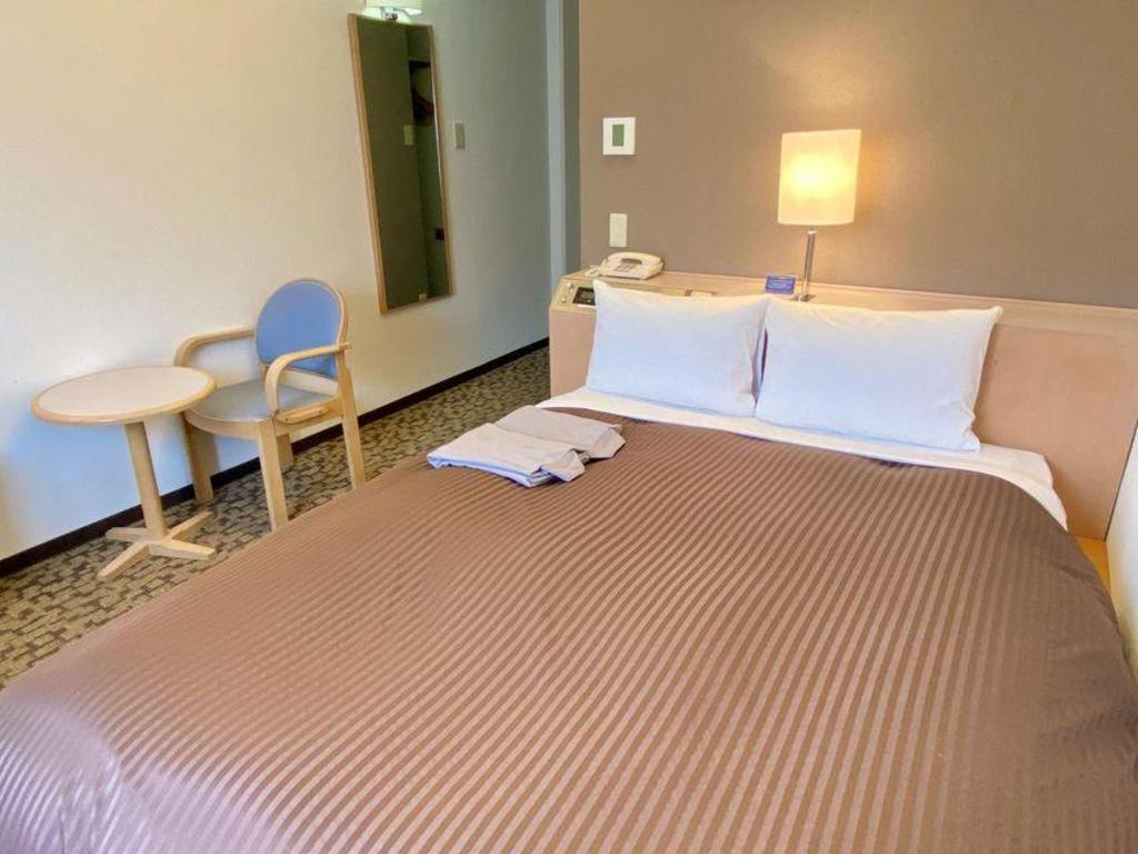 Semi Room, Double Bed