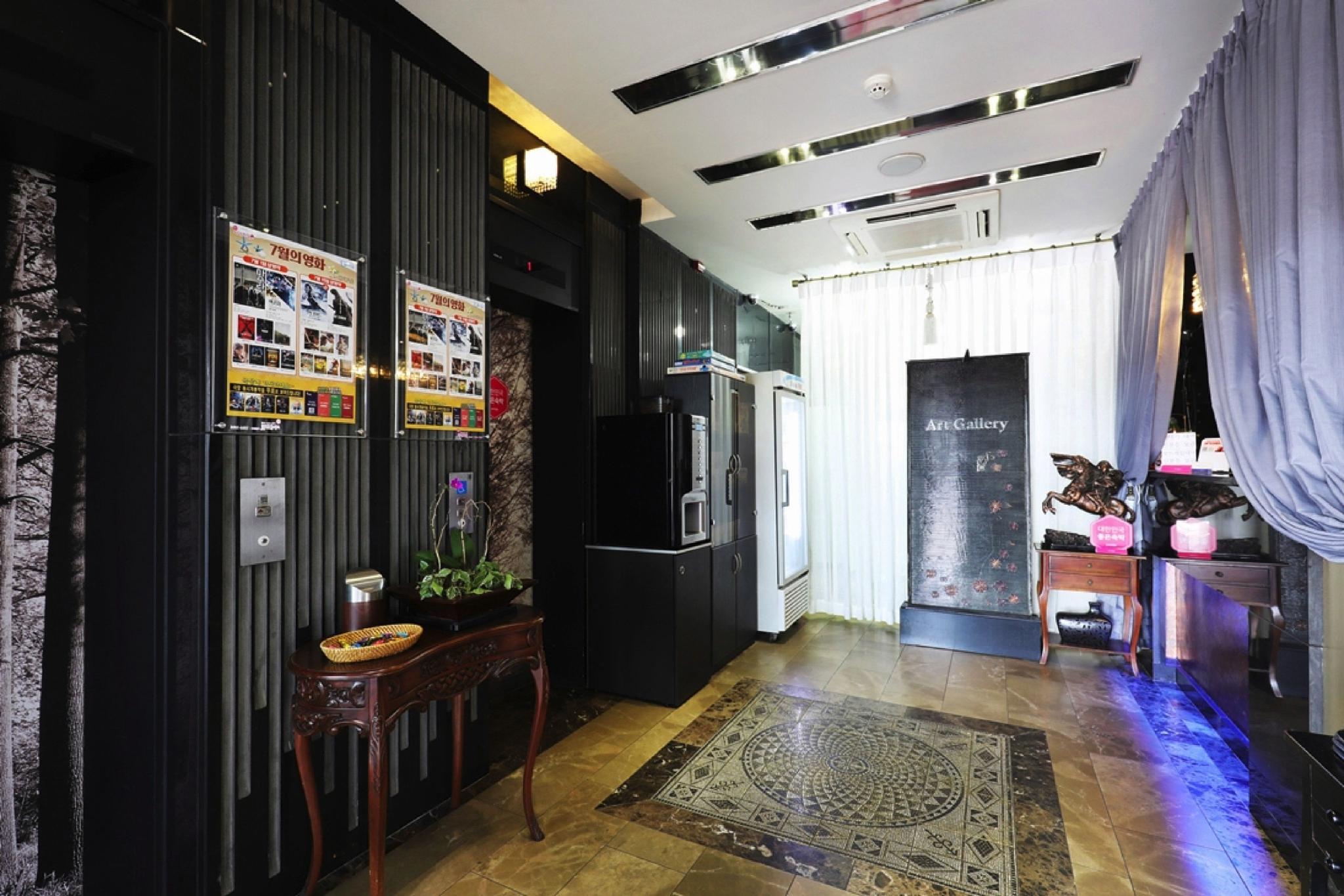 Hotel Picasso 66/77
