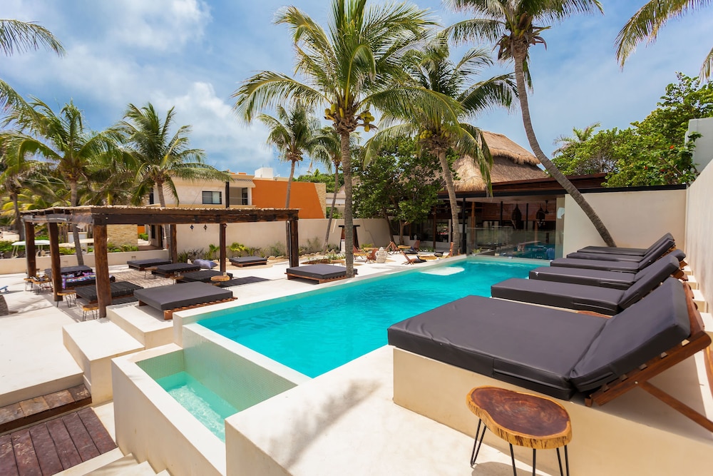Lotus Beach Hotel 21/49