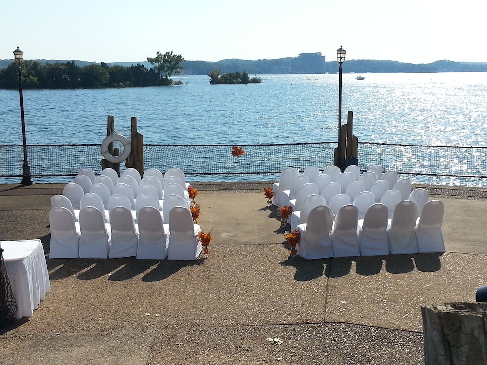 Lodge of Four Seasons Golf Resort Marina Spa 64/66