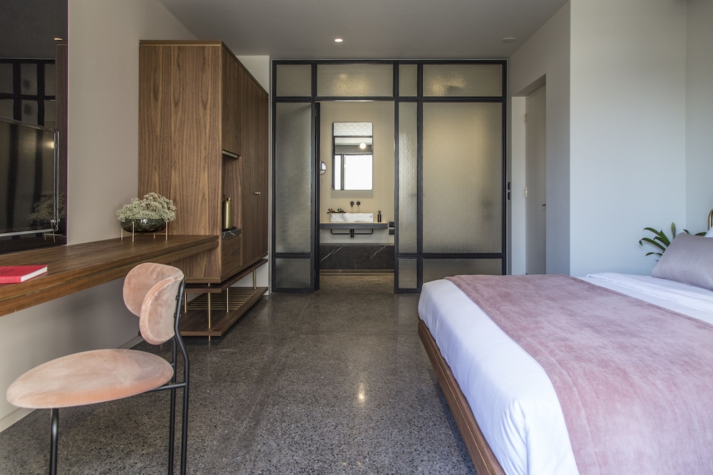Perianth Hotel 19/61