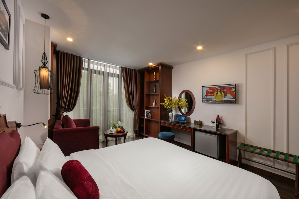 JUNIOR SUITE, CITY VIEW, BALCONY