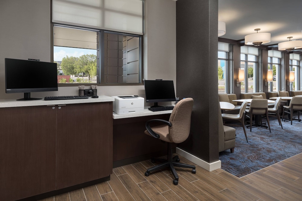Residence Inn Long Island Garden City 46/51