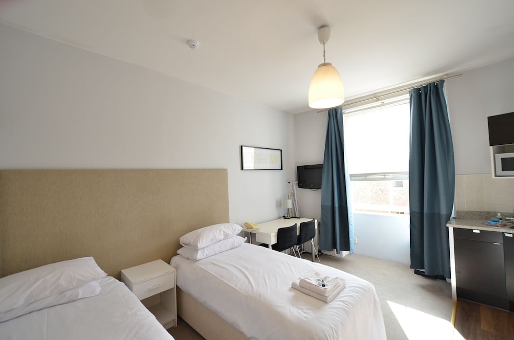 STUDIO, TWIN BEDS, HIGH FLOOR