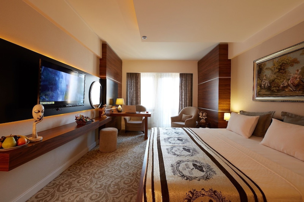 Madame Tadia Hotel 32/43