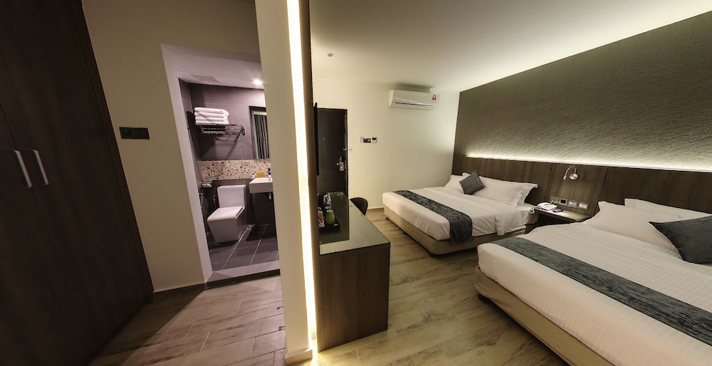 Flora by Crossroads Hotel 16/47