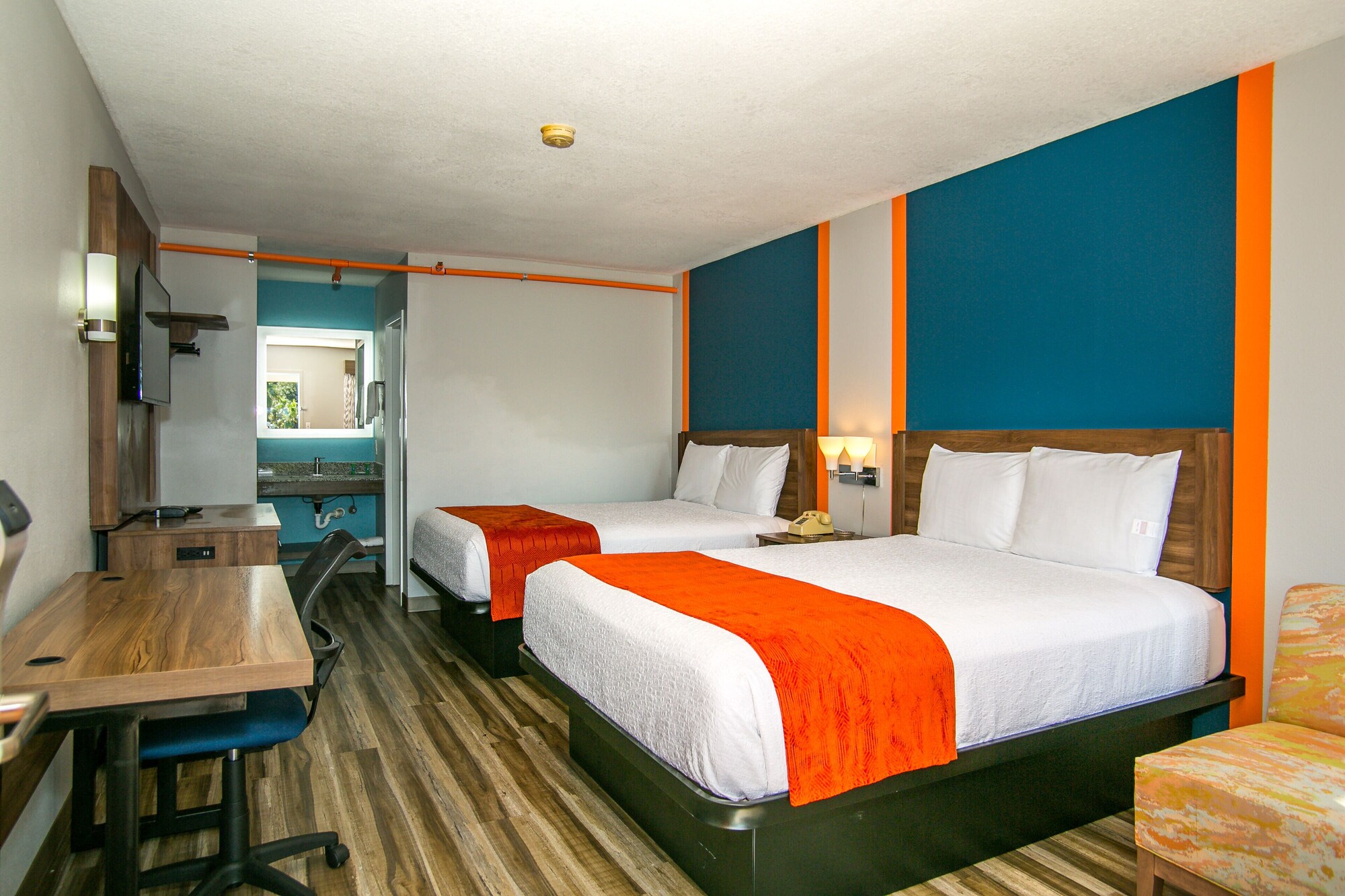 STANDARD, 2 QUEEN BEDS