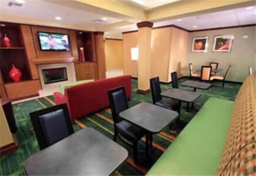 Fairfield Inn Suites Killeen 19/24