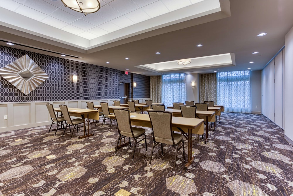 Drury Inn & Suites Cleveland Beachwood 43/50