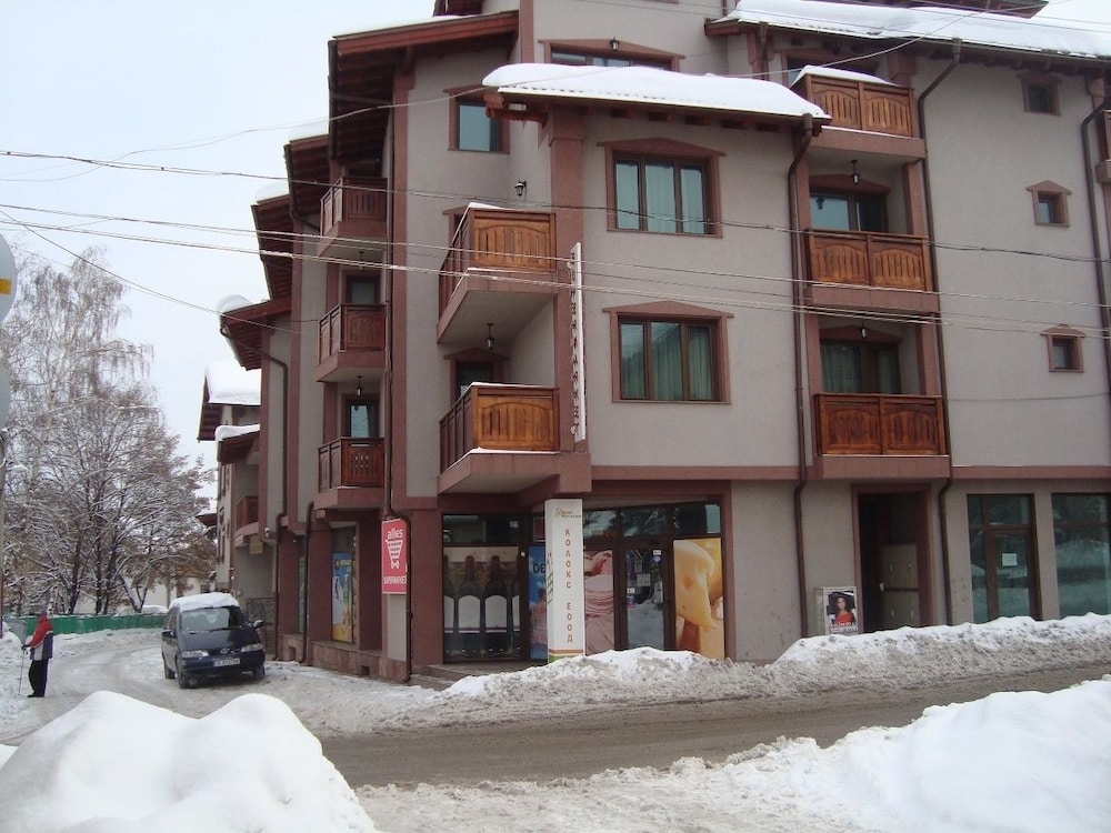 Martin Hotel 4/45