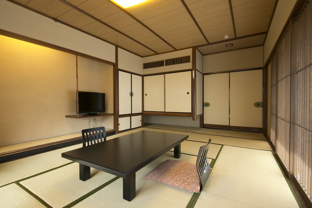 SHIKANOYU HOTEL 58/66