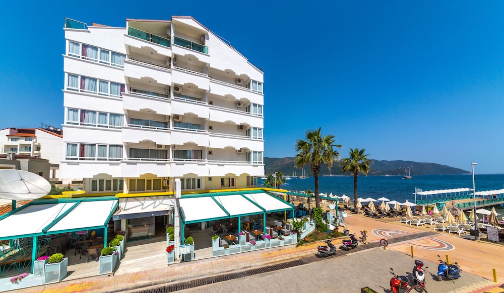 Honeymoon Hotel photo1