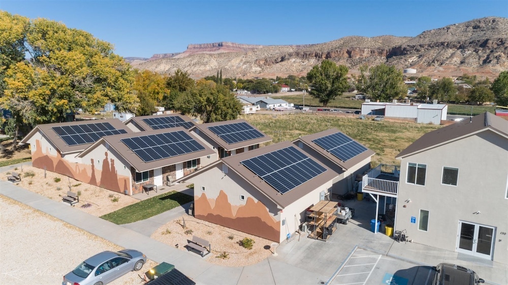 Zion s Camp and Cottages 4/50