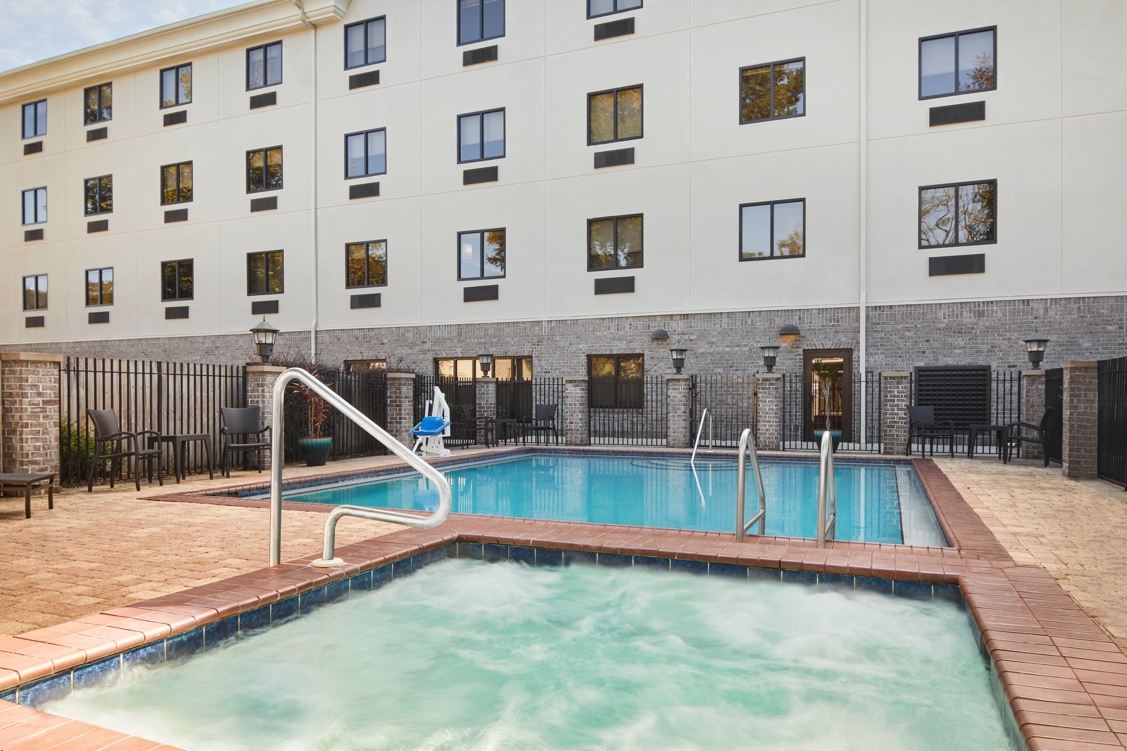 Holiday Inn Express Hotel and Suites Pensacola West-Navy Base 6/48