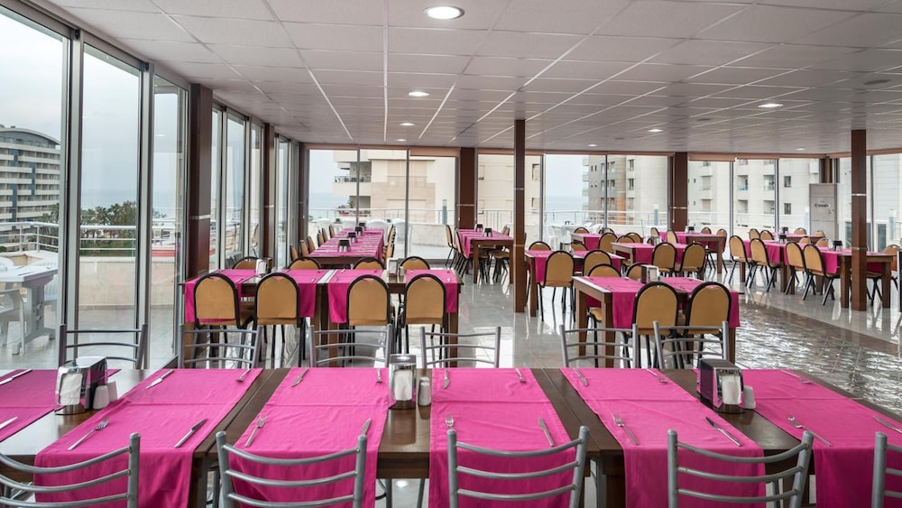 Zel Hotel 48/68