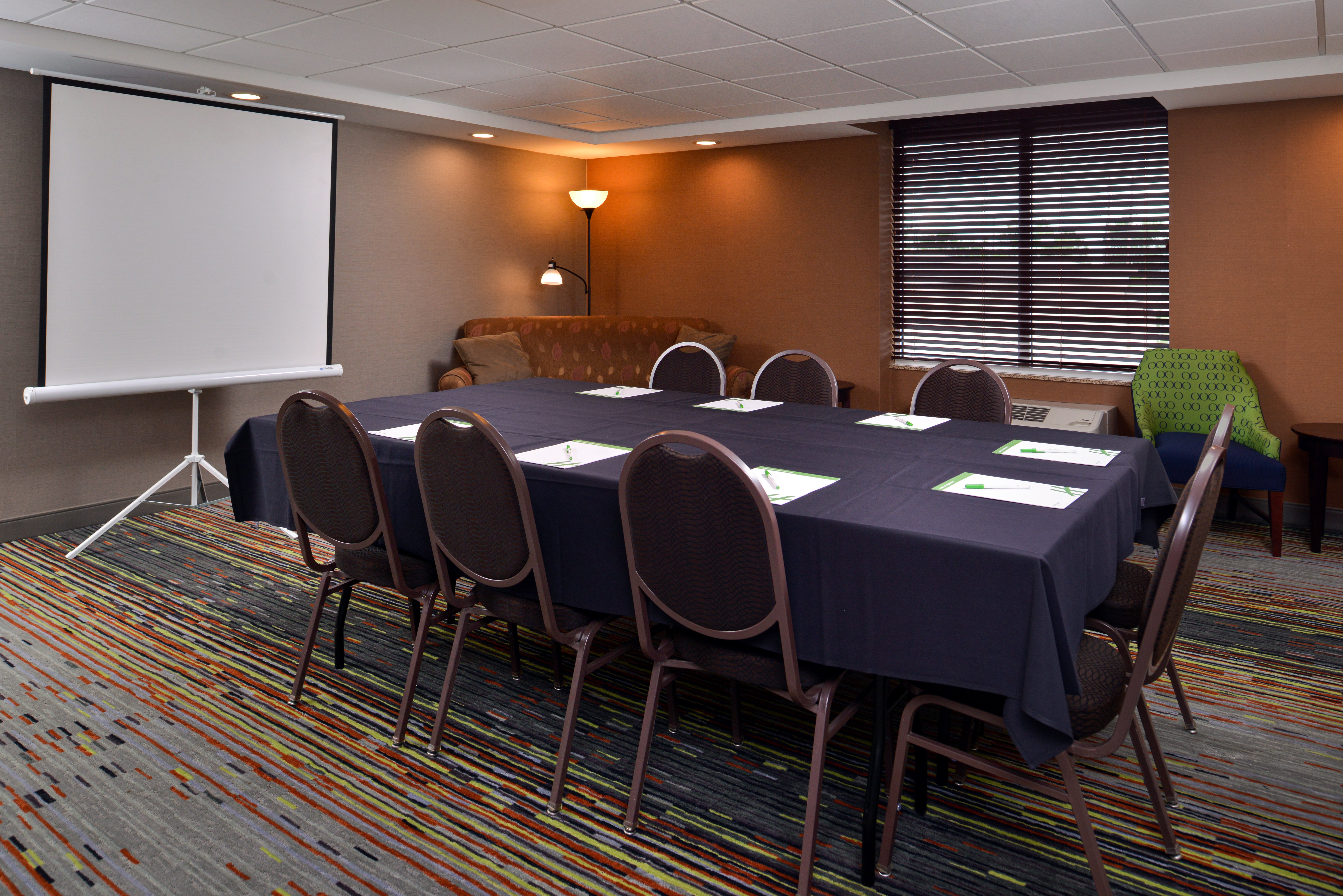 Holiday Inn Hotel and Suites Rochester Marketplace 53/64
