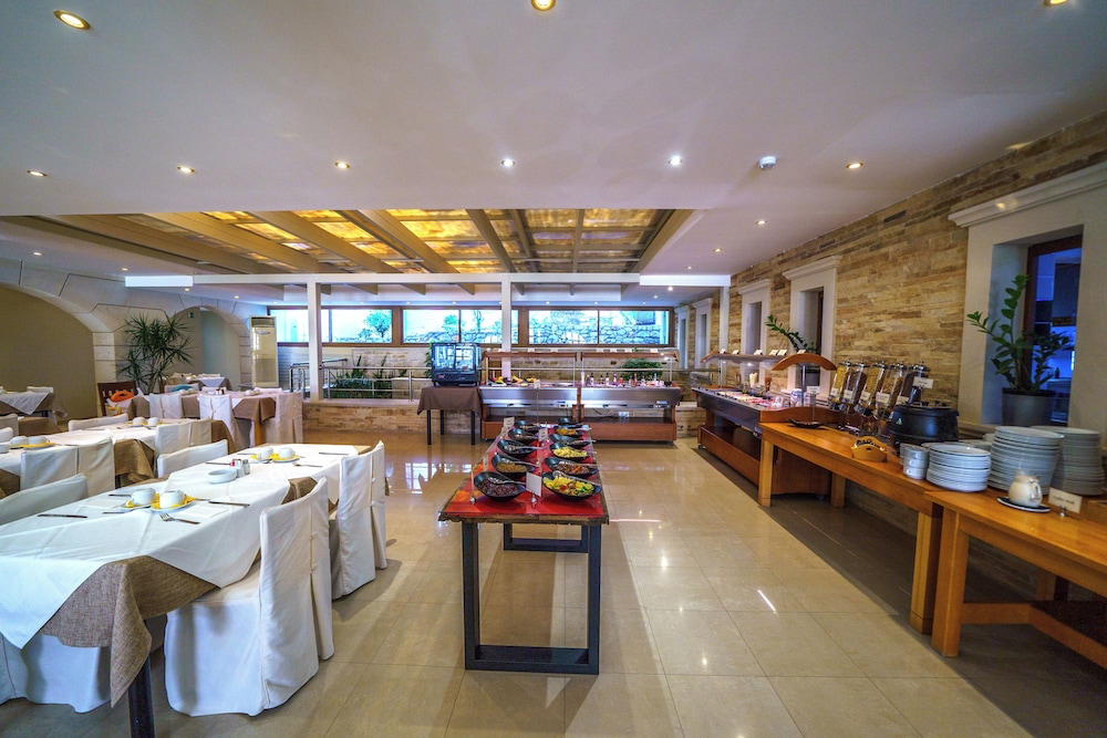 Macaris Suites And Spa 47/66