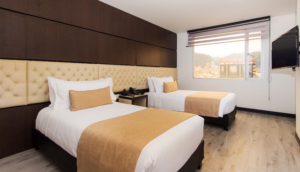ROOM, TWIN BEDS