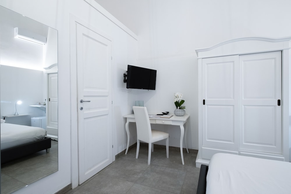 Ada Suites 26/62