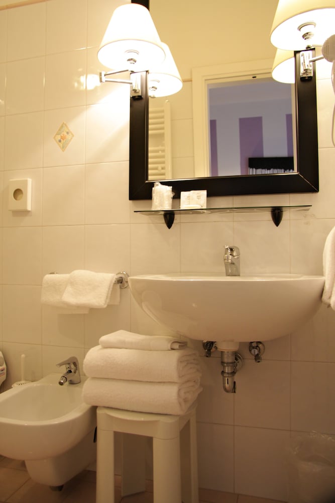 Alex Hotel 31/33