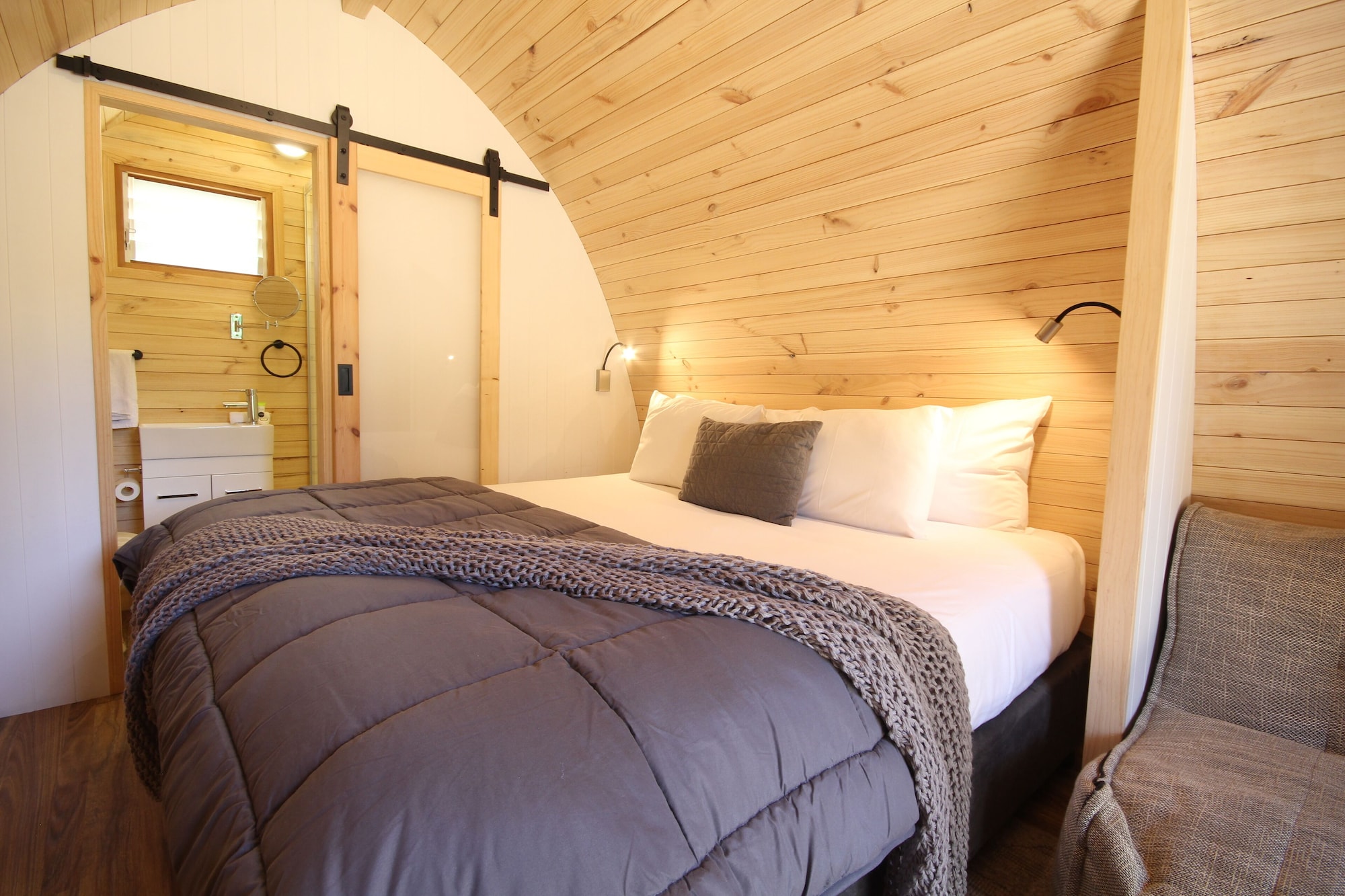 Glamping Pod, Queen Bed