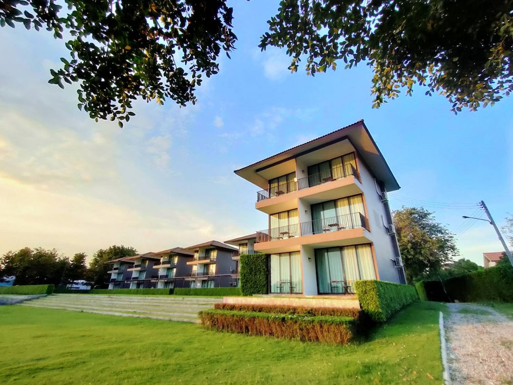 The Zeit River Kwai Resort Kanchanburi 10/57