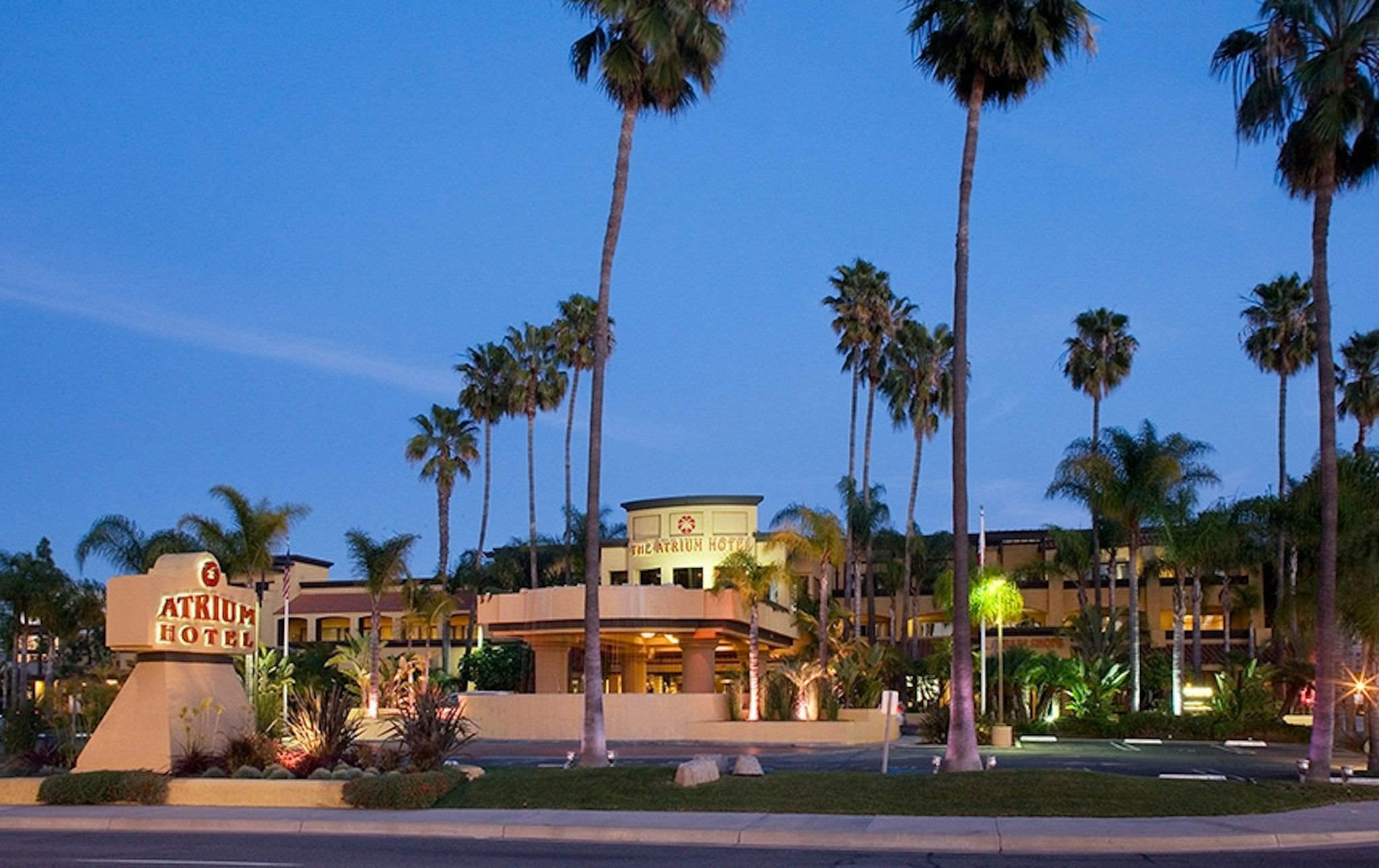 Atrium Hotel at Orange County Airport 4/61