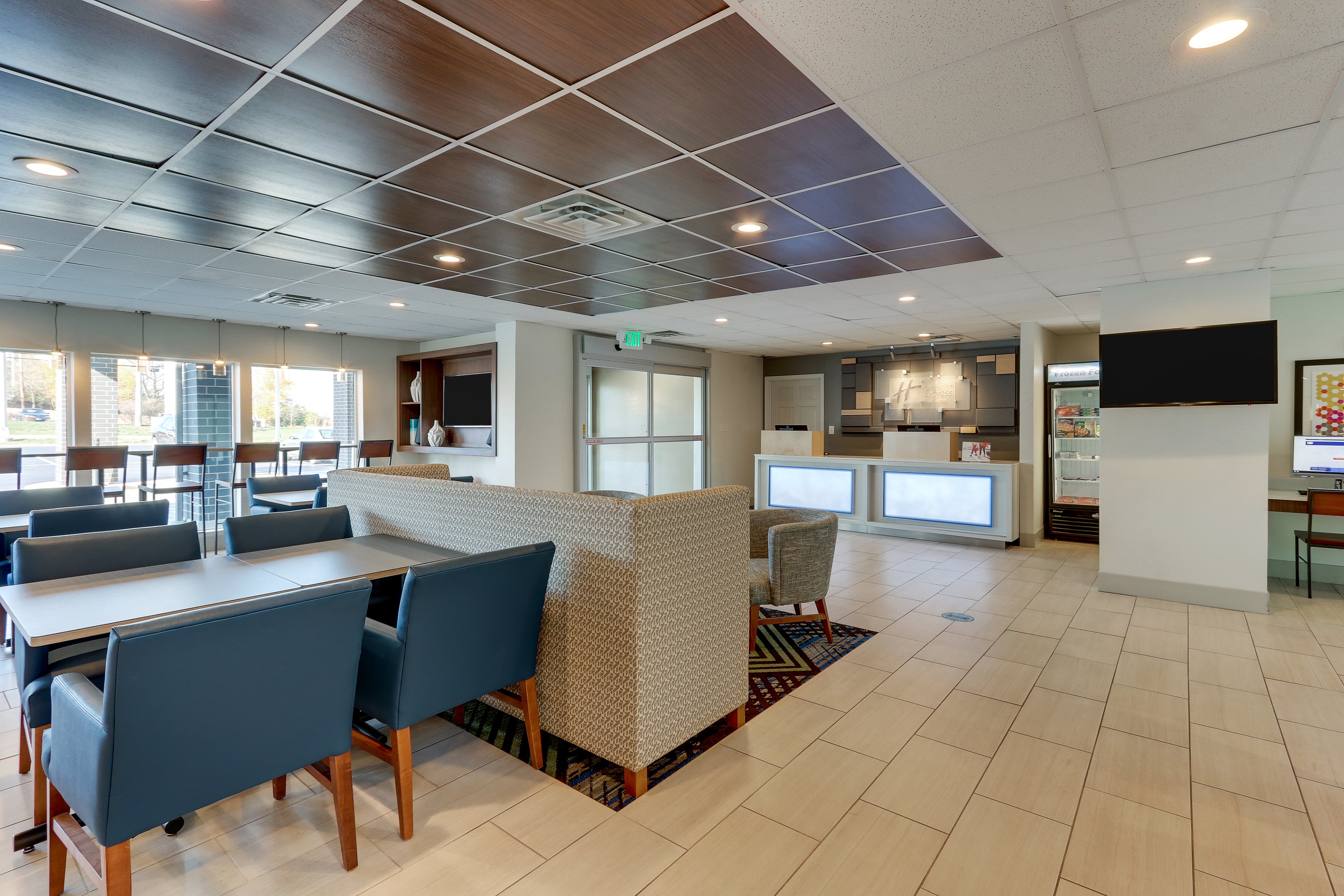 Holiday Inn Express Cincinnati North - Monroe 39/51