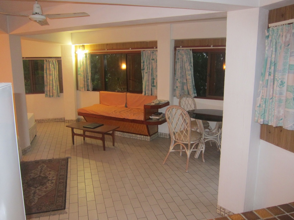 Raina Beach Apartments 43/71