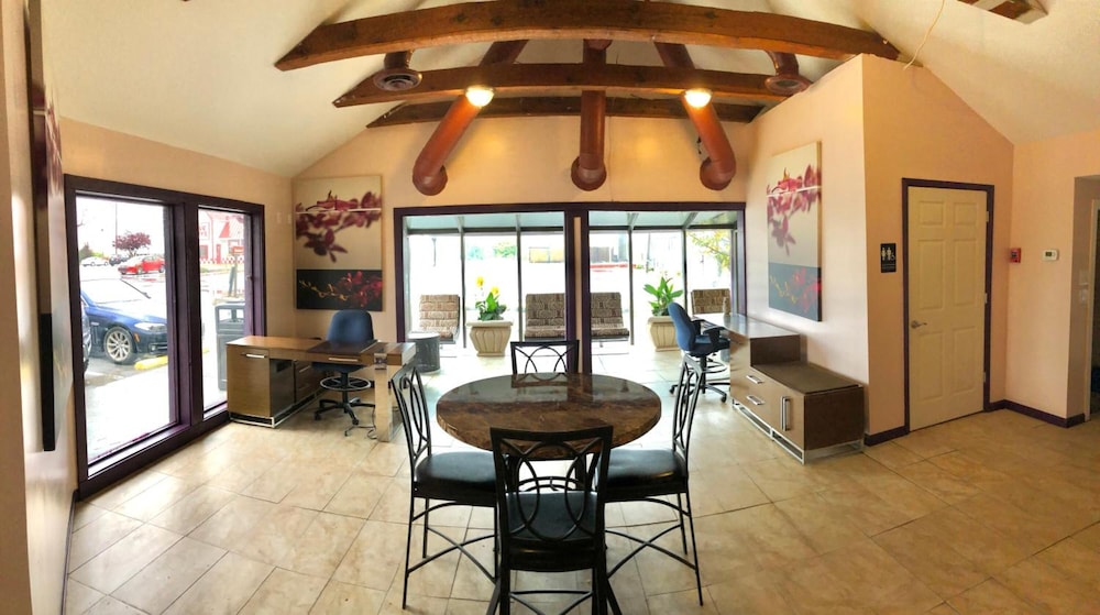 APM Inn & Suites 46/54