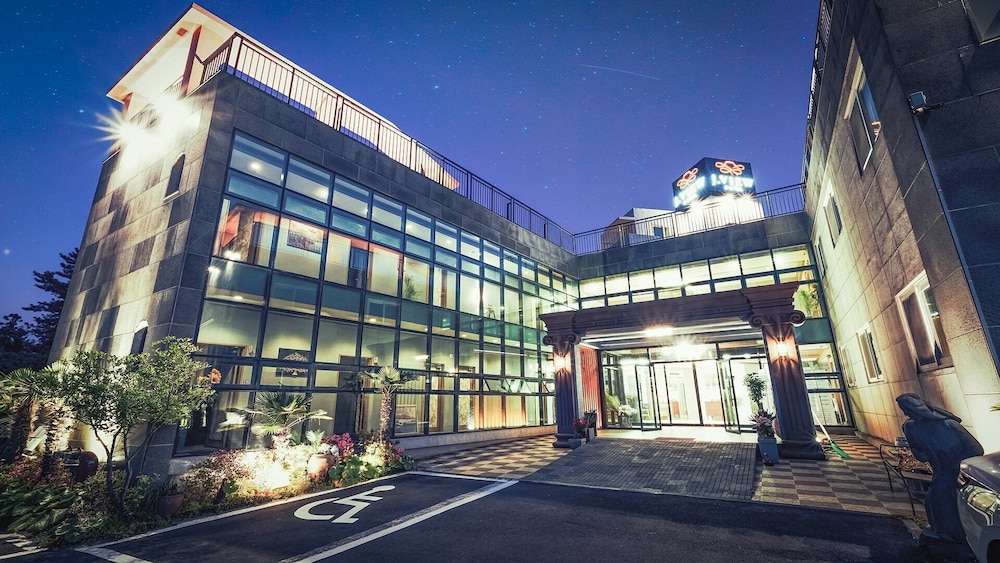 J.View Hotel 3/43