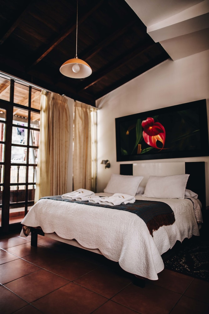ROYAL, DOUBLE BED, MOUNTAIN VIEW