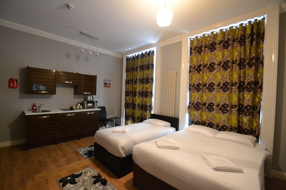 Hyde Park Suites 8/29