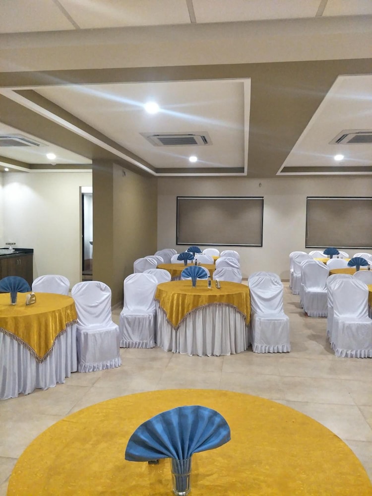 Kyriad Hotel Solapur by OTHPL 26/36