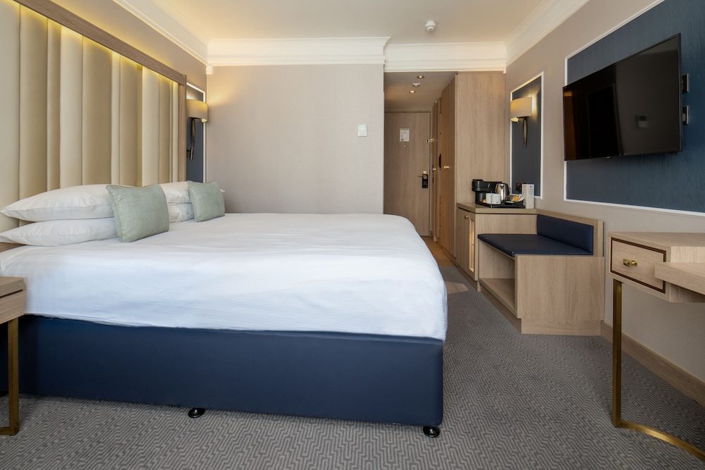 DELUXE, KING BED