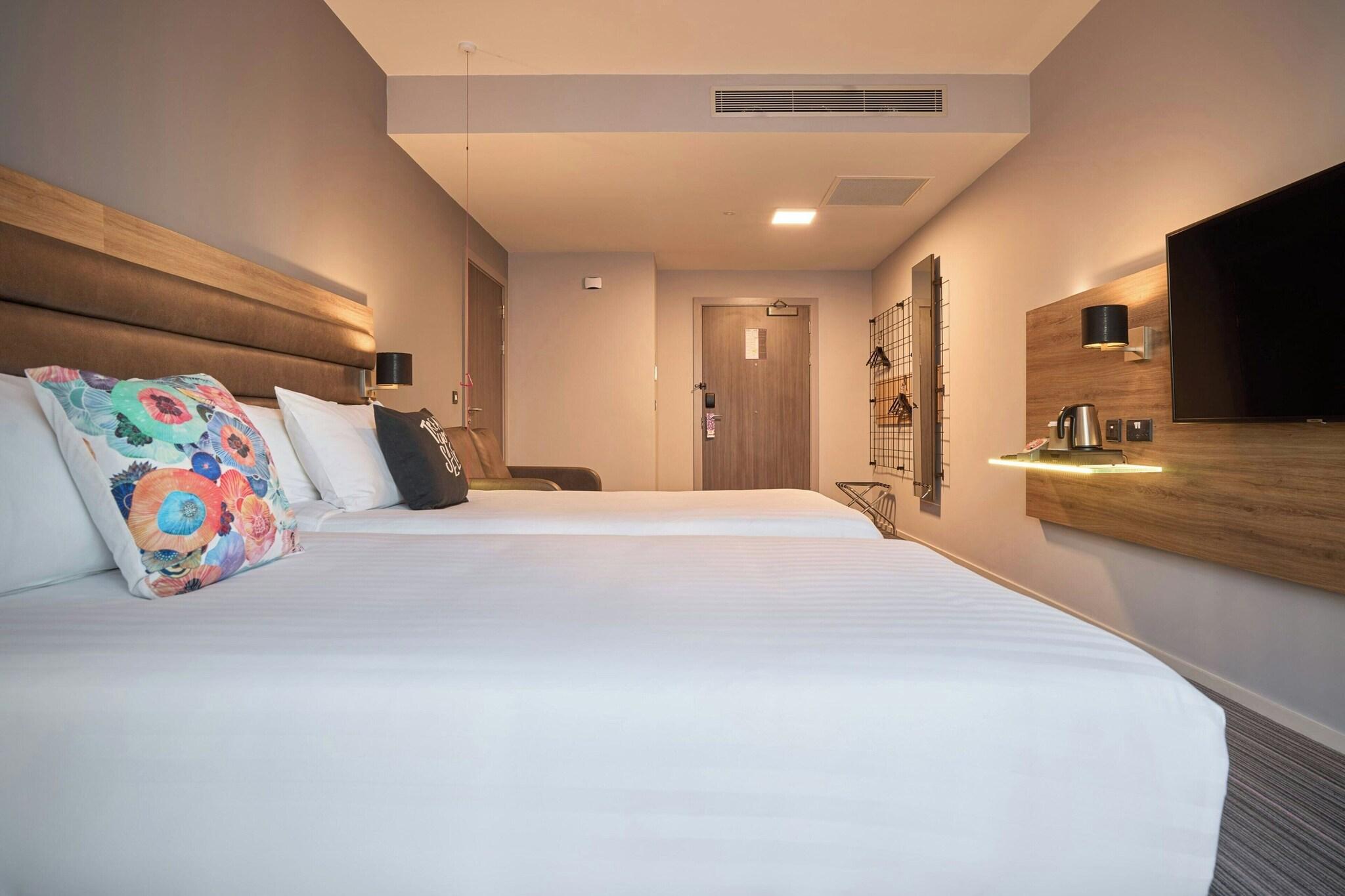 Room, Twin Beds, Accessible