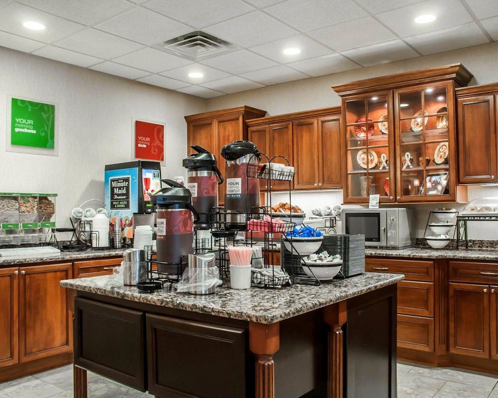 Comfort Inn & Suites Watertown - 1000 Islands 40/54