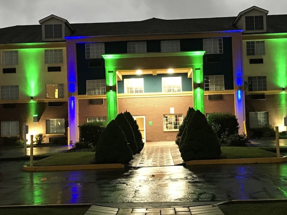 Days Inn by Wyndham Norton 3/25
