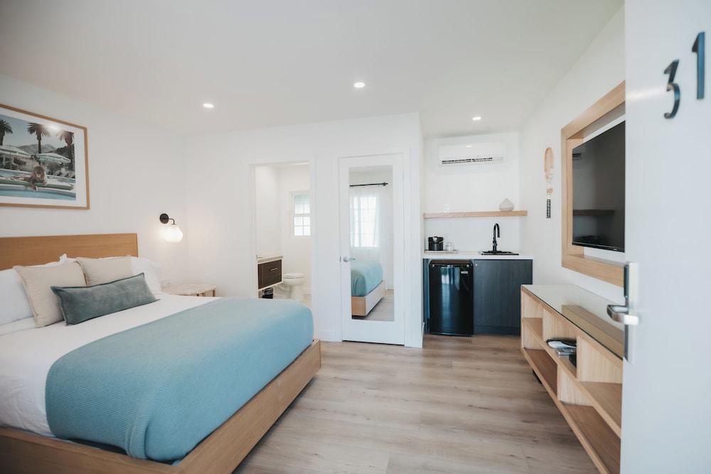 BUNGALOW, QUEEN BED