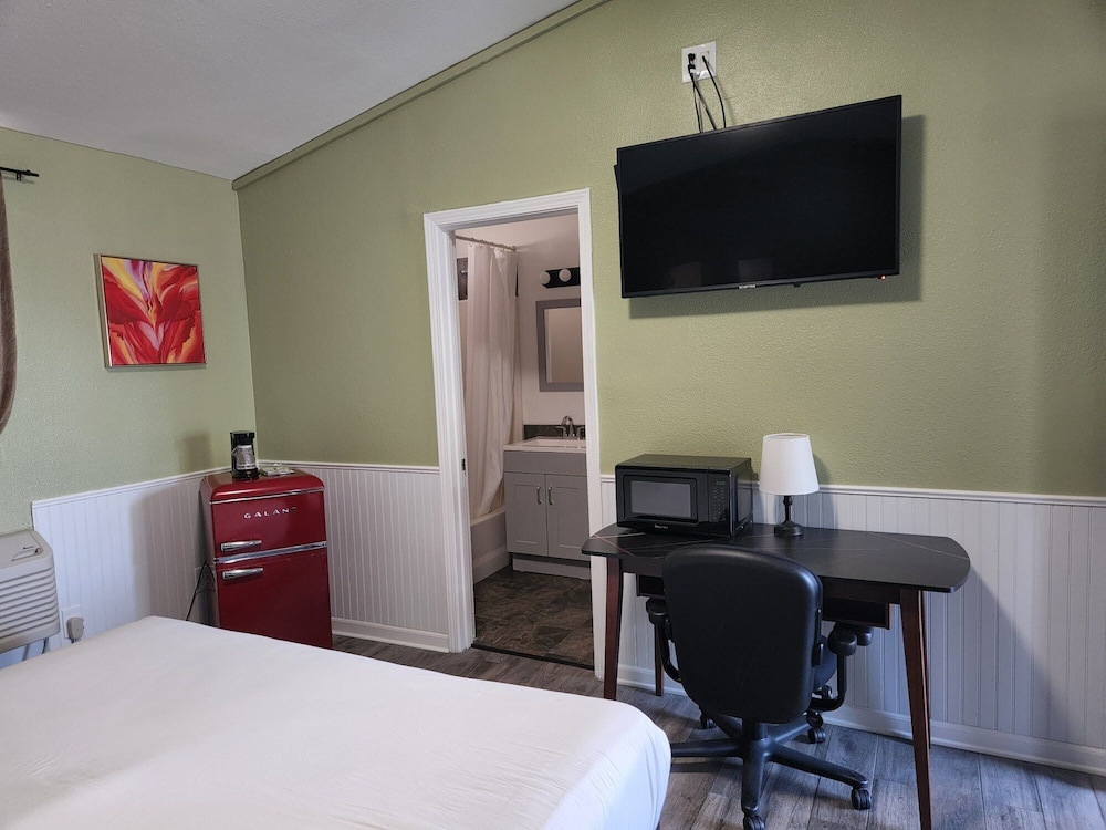 Europa Inn & Suites 27/40