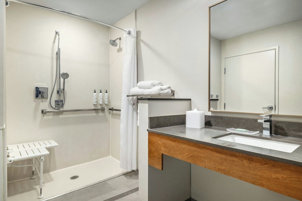 Fairfield Inn & Suites by Marriott San Antonio Medical Center 47/50