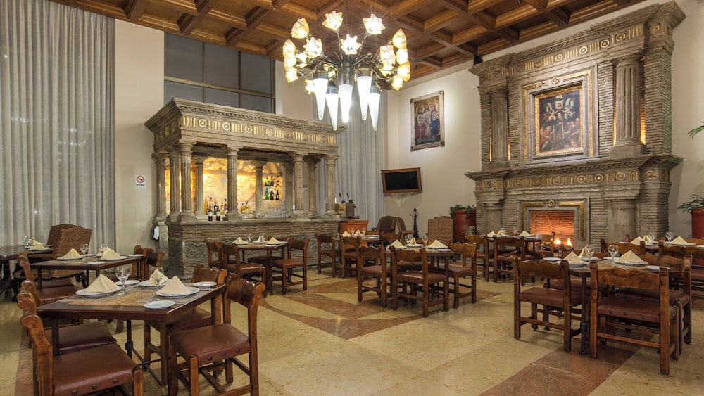 Holiday Inn Suites Mexico Zona Reforma An Ihg Hotel 38/50