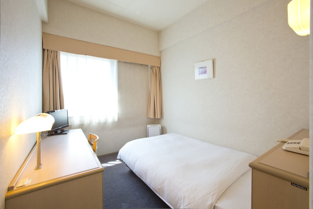 ROOM, SINGLE, SMOKING