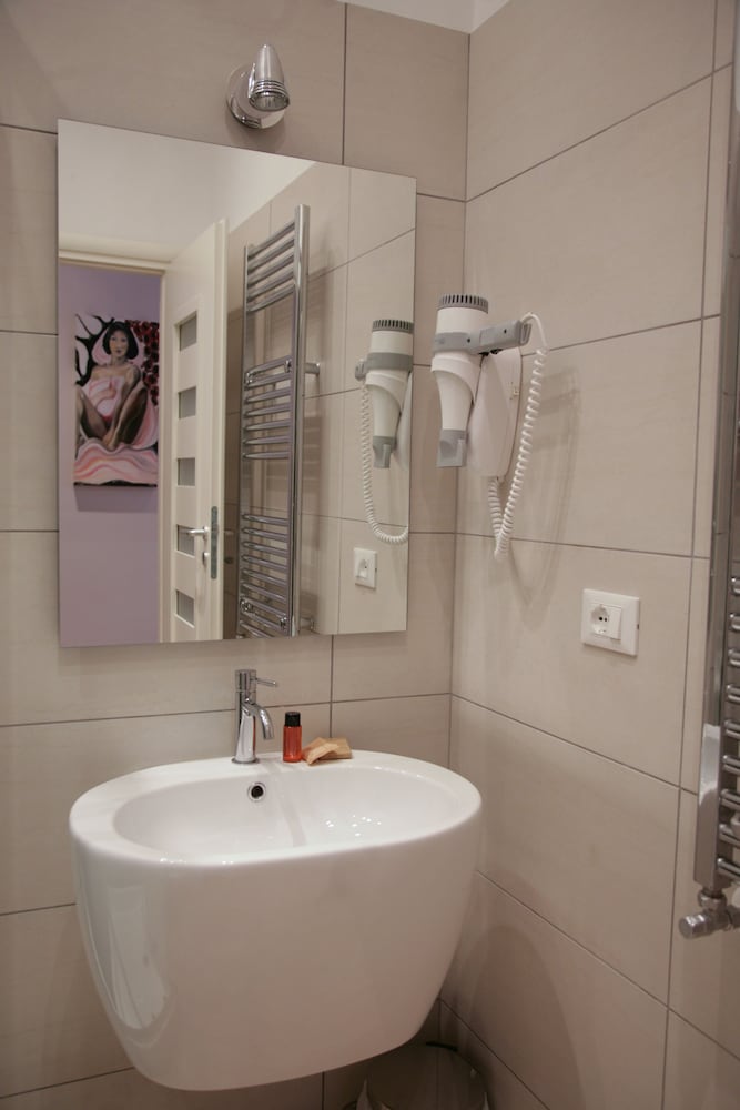 Five Rooms Rome 60/63