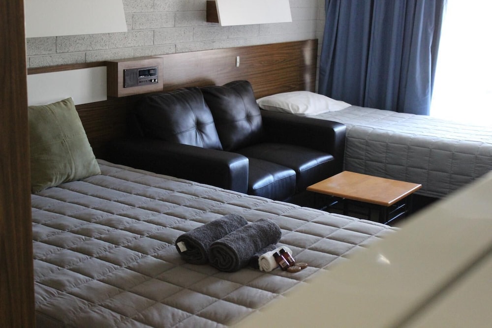 Thomas Lodge Motel 31/49