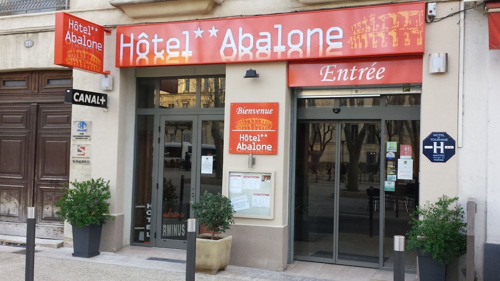 Abalone Hotel 1/46